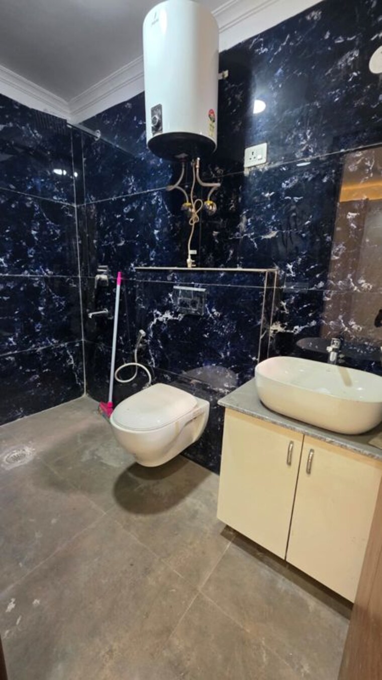 Washroom, saket 4 Bedroom 2000 Sq.Ft. Builder Floor In Saket Delhi 10355447