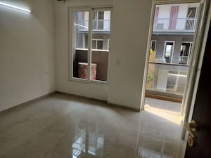 Room in 3 BHK Apartment at Smart World Orchard, Sector 61 – for Rent