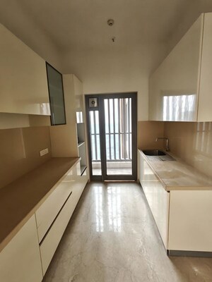 Building Lobby in 3 BHK Apartment at Piramal Mahalaxmi, Mahalaxmi – for Rent
