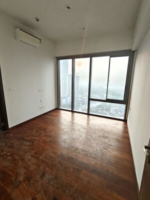 Room in 3 BHK Apartment at Piramal Mahalaxmi, Mahalaxmi – for Rent