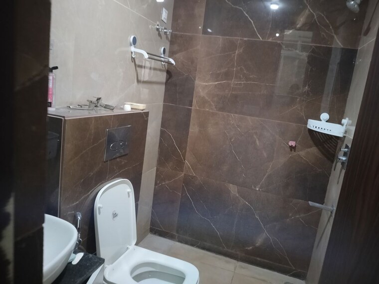 Bathroom, hermitage-centralis 3 Bedroom 1450 Sq.Ft. Apartment In Vip Road Zirakpur 10355487