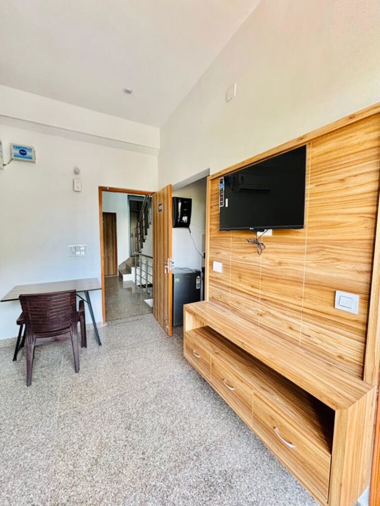 Room, sector 42 1 RK 100 Sq.Yd. Builder Floor In Sector 42 Gurgaon 10355481