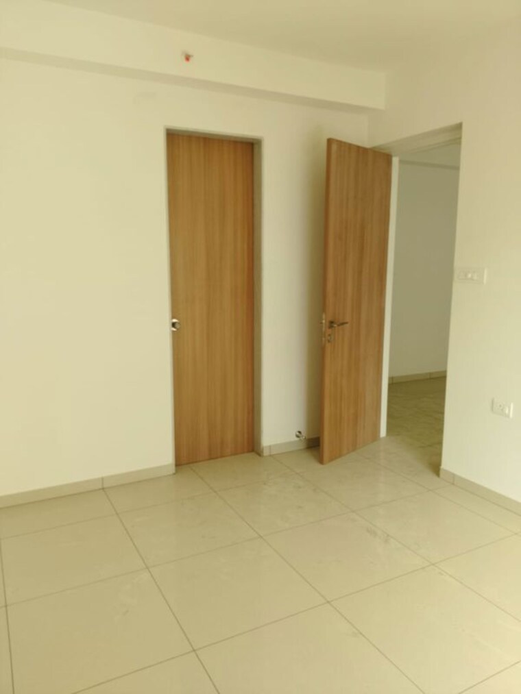 Room, godrej-emerald 3 Bedroom 1000 Sq.Ft. Apartment In Ghodbunder Road Thane 10355508