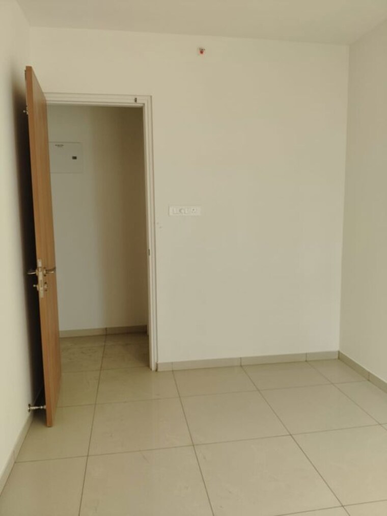 Room, godrej-emerald 3 Bedroom 1000 Sq.Ft. Apartment In Ghodbunder Road Thane 10355508