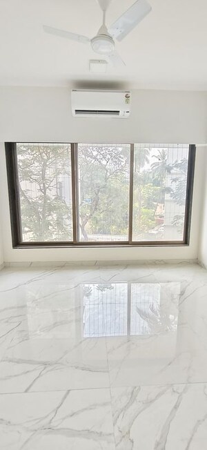Room in 4 BHK Apartment at Shubham Trident, Chembur – for Rent
