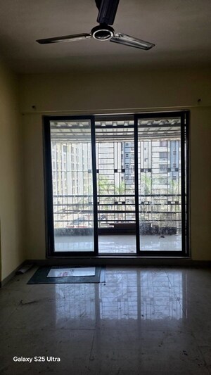 Room in 1 BHK Apartment at Green Square, Kasarvadavali – for Rent