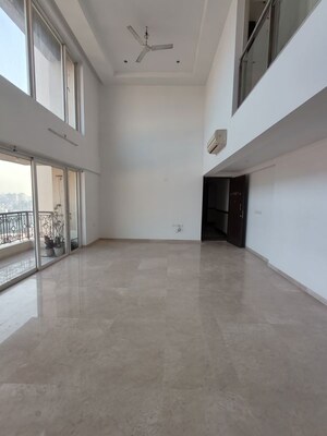 Room in 5 BHK Apartment at Hiranandani Estate Rodas Enclave, Ghodbunder Road – for Rent
