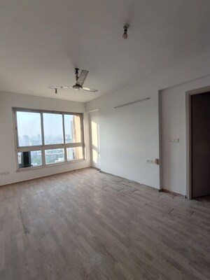 Room in 5 BHK Apartment at Hiranandani Estate Rodas Enclave, Ghodbunder Road – for Rent