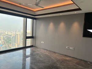 Room in 5 BHK Apartment at Lodha Trump Tower, Worli – for Rent