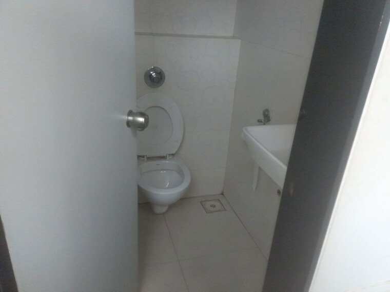 Bathroom, jai-antariksha Commercial Office Space 1350 Sq.Ft. In Andheri East Mumbai 9546731
