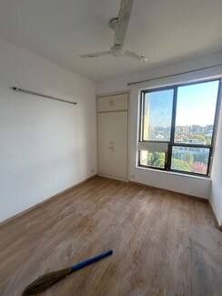3 BHK + Servant Room Apartment For Rent in Omaxe The Nile