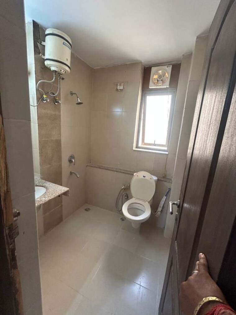 Bathroom, omaxe-the-nile 3 Bedroom 2100 Sq.Ft. Apartment In Sector 49 Gurgaon 10355572