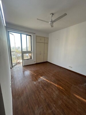 Room in 3 BHK Apartment at Omaxe The Nile, Sector 49 – for Rent