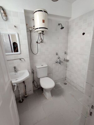 Bathroom in 3 BHK Apartment at Omaxe The Nile, Sector 49 – for Rent