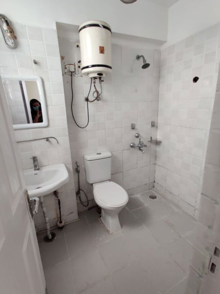 Bathroom, omaxe-the-nile 3 Bedroom 2100 Sq.Ft. Apartment In Sector 49 Gurgaon 10355572