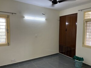 Room in 3 BHK Apartment at Jalvayu Towers, Sector 56 – for Rent