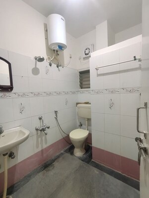 Bathroom in 1.5 BHK Builder Floor at Hsr Layout Sector 3 – for Rent