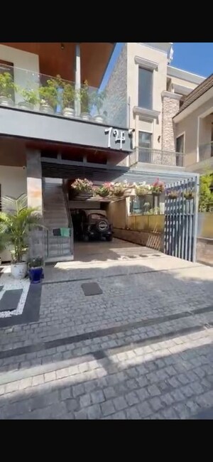 6+ BHK Independent House – Exterior View View at Sector 70 - for Sale