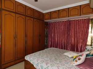 Bedroom in 5 BHK Apartment at Chembur – for Rent