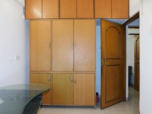 Bedroom in 5 BHK Apartment at Chembur – for Rent