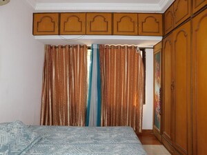 Bedroom in 5 BHK Apartment at Chembur – for Rent