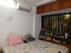 Bedroom in 5 BHK Apartment at Chembur – for Rent