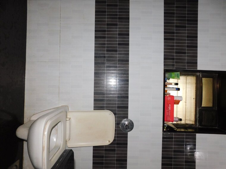 Bathroom, chembur 5 Bedroom 1950 Sq.Ft. Apartment In Chembur Mumbai 10355695