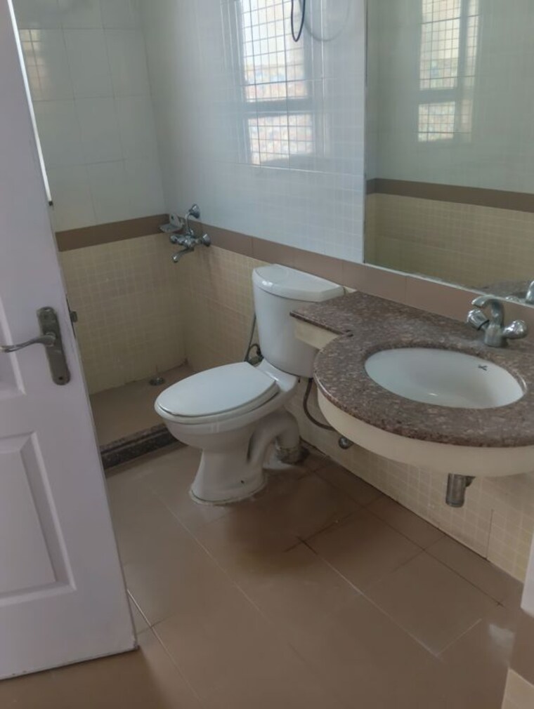 Bathroom, unitech-fresco 3.5 Bedroom 1877 Sq.Ft. Apartment In Sector 50 Gurgaon 10345150