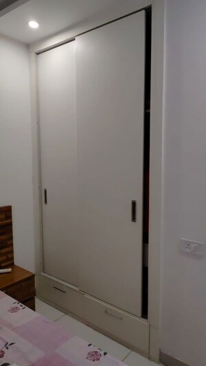 Room in 3 BHK Apartment at Sunshine Enclave, Vip Road – for Sale