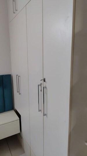 Furnished Amenities in 3 BHK Apartment at Sunshine Enclave, Vip Road – for Sale