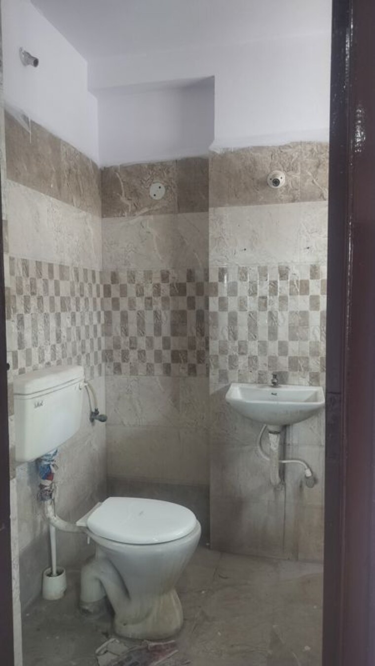 Bathroom, banjara hills 3 Bedroom 1400 Sq.Ft. Apartment In Banjara Hills Hyderabad 10355749
