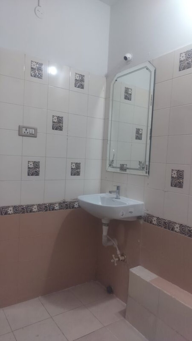 Bathroom, jubilee hills 3 Bedroom 1800 Sq.Ft. Apartment In Jubilee Hills Hyderabad 10355781