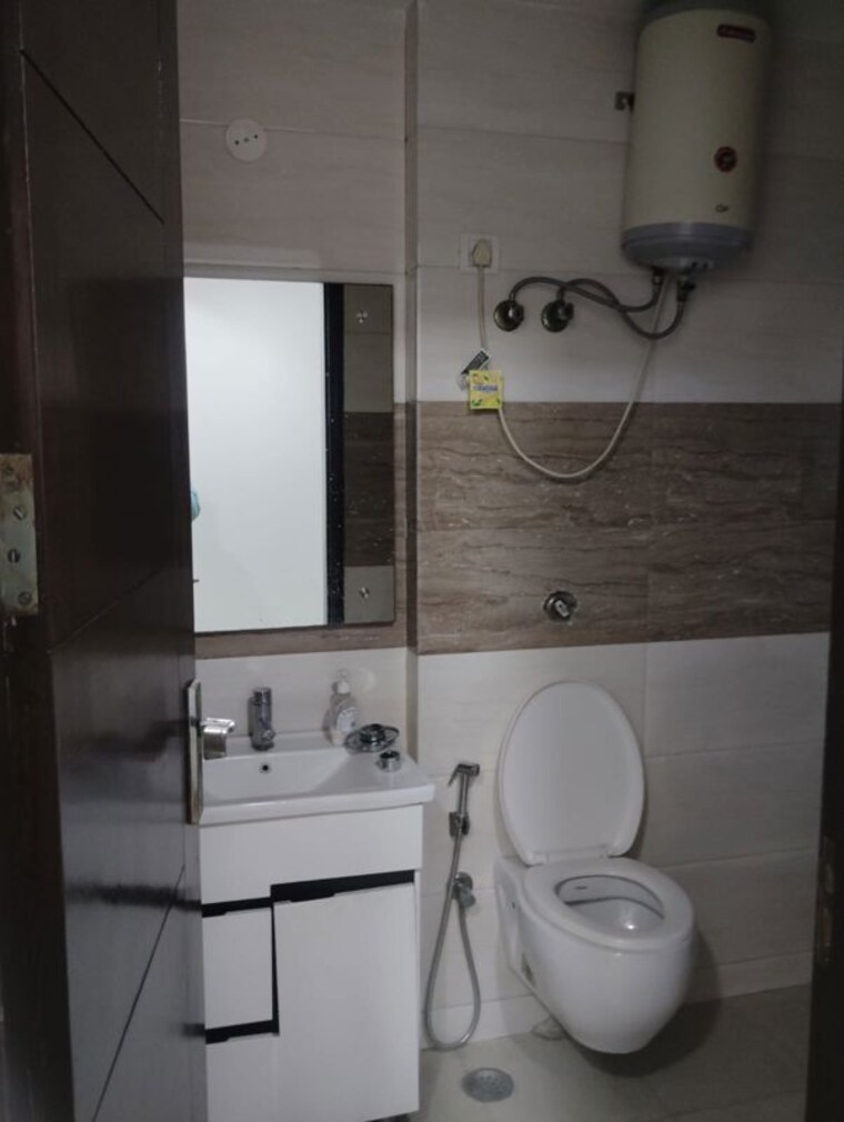 Bathroom, sector 46 1 Bedroom 192 Sq.Ft. Builder Floor In Sector 46 Gurgaon 10355782