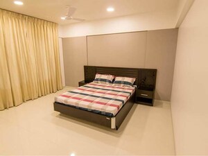 Bedroom in  Pg at Vanaz Corner, Kothrud – for Rent