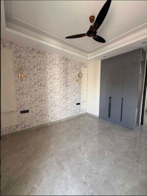 Room in 3 BHK Builder Floor at Anant Raj Ashok Estate, Sector 63a – for Rent