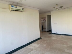 Room in 2 BHK Apartment at Hiranandani Gardens Valencia, Powai – for Rent