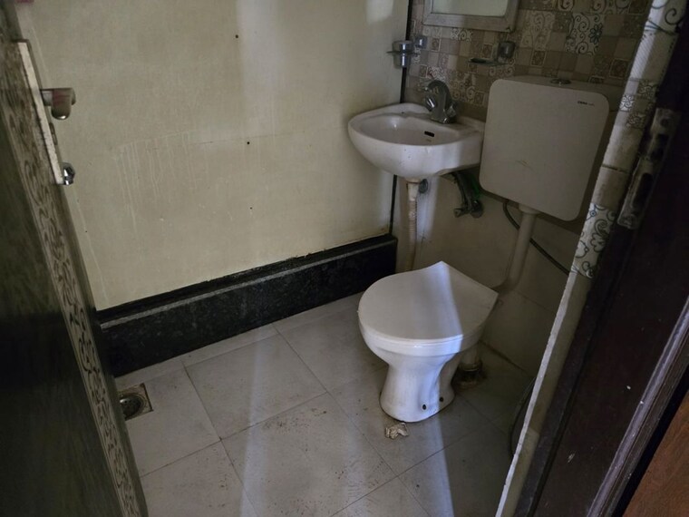 Bathroom, ild-trade-centre 2 Bedroom 1200 Sq.Ft. Builder Floor In Sector 47 Gurgaon 10355861