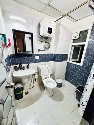 Team Area in 2 BHK Apartment at Gaur City 2 - 14th Avenue, Sector 16c Greater Noida – for Rent