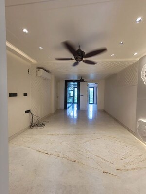 Room in 3 BHK Builder Floor at Ansal Sushant Lok I, Sector 43 – for Rent