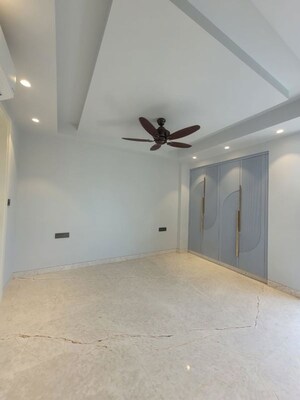 Room in 3 BHK Builder Floor at Ansal Sushant Lok I, Sector 43 – for Rent