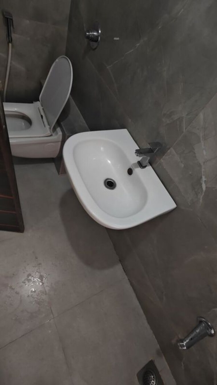 Bathroom, gurukrupa-smiles-marina-enclave 3 Bedroom 838 Sq.Ft. Apartment In Malad West Mumbai 10355904