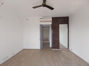 Room in 3 BHK Apartment at Emaar Emerald Floors Premier, Sector 65 – for Rent