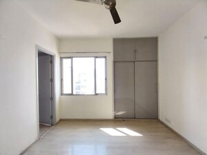 Room in 3 BHK Apartment at Emaar Emerald Floors Premier, Sector 65 – for Rent