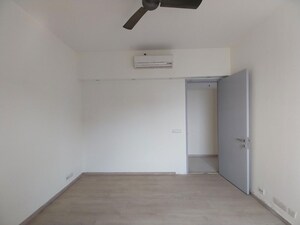 Room in 3 BHK Apartment at Emaar Emerald Floors Premier, Sector 65 – for Rent