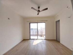 Room in 3 BHK Apartment at Emaar Emerald Floors Premier, Sector 65 – for Rent
