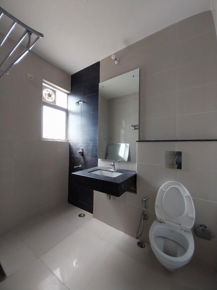 Bathroom, emaar-emerald-floors-premier 3 Bedroom 1600 Sq.Ft. Apartment In Sector 65 Gurgaon 10355910