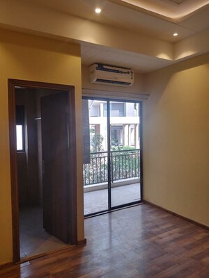 Room in 3 BHK Apartment at Suncity Vatsal Valley, Gwal Pahari – for Rent