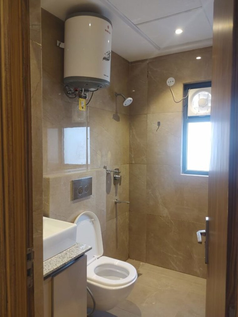 Bathroom, suncity-vatsal-valley 3 Bedroom 1430 Sq.Ft. Apartment In Gwal Pahari Gurgaon 10355902