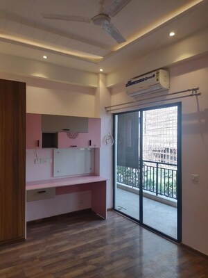 Room in 3 BHK Apartment at Suncity Vatsal Valley, Gwal Pahari – for Rent