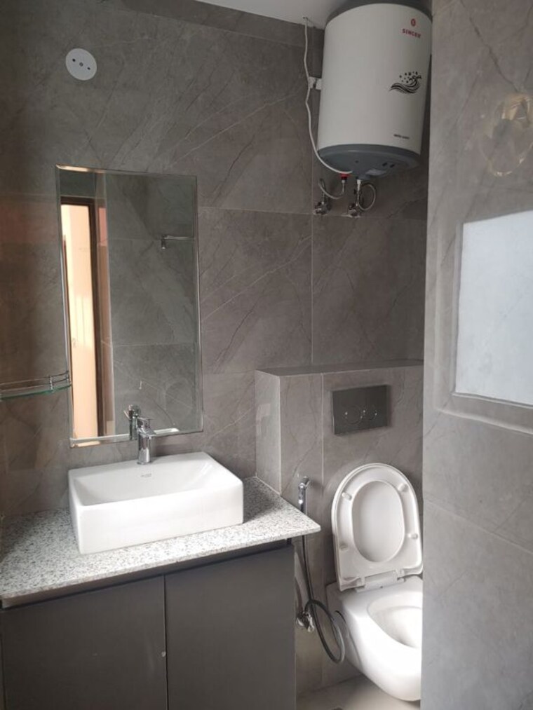 Bathroom, suncity-vatsal-valley 3 Bedroom 1430 Sq.Ft. Apartment In Gwal Pahari Gurgaon 10355902